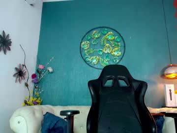 Squirting cam girl Miss_honey1 age 19 yrs live now