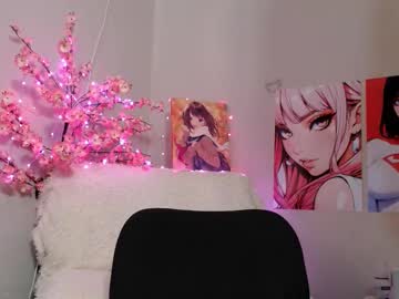 Squirting cam girl Moertomlly age 23 yrs live now