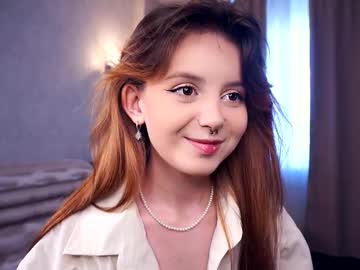 Moiregathright, 18 years old, GOAL: Air kiss for my love [35 tokens remaining] Welcome to my room! #18 #shy #new #teen #petite, webcam photo