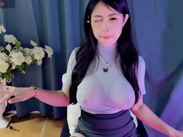 Squirting cam girl Moli666 age 25 yrs live now
