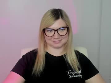 Molly_moree, 25 years old, GOAL: Mini Dance [200 tokens remaining] Welcome to my room! #feet #blonde #18 #teen #natural, webcam photo