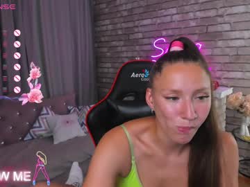 Muscle cam star Mollynay, 35 yrs