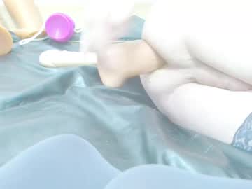 Squirting cam girl Mollysx age 24 yrs live now