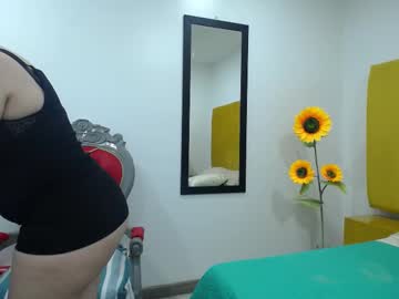 Squirting cam girl Mya_venuz live now