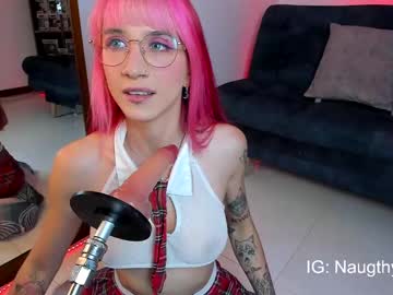 Squirting cam girl Naugthymila3 age 25 yrs live now