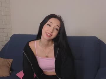 Nickytenneson, 18 years old, hey im lily ^^ its my first day here<3  goal:stand up and turn around  #shy #brunette #feet #young #new [0 tokens remaining], webcam photo