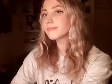 Night_siren, 18 years old, Goal: stand up + few spins around - I'm Olly, a little #shy about my #smalltits because I'm #18, I'm the #young #new girl here [0 tokens remaining], webcam photo