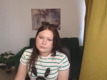 Live Milf Nikaluxy, 33 yrs - Hot Milf Cams
