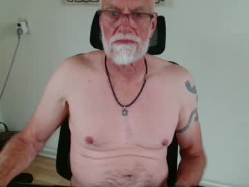 Live gay cam model Nipplesilverdad55 streaming now in HD