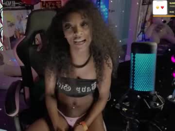 Squirting cam girl Niviawolfe age 26 yrs live now
