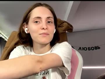 Noreenklinkenberg, 18 years old, ?Show tongue?It’s my first time doing this... I’m still #shy, but a little curious too. I just turned #18, I’m #new here and maybe a bit too #cute. #teen [28 tokens remaining], webcam photo