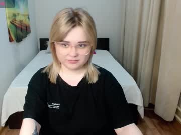 Omg_itsperfect, 19 years old, GOAL: spank the butt [15 tokens remaining] Welcome to my room! Im new here! Its my first day today! #18 #bigass #young #blonde #bigboobs, webcam photo