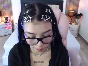 Pettit_courtny, GOAL: SEXY DANCE + CARESS MY BODY SLOWLY Take me home and do me all night. Romantic sex and cigarettes... #18 #latina #smoke #braces #petite, webcam photo