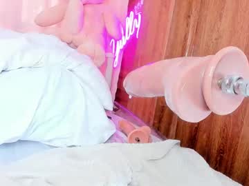 Squirting cam girl Queen_yully live now