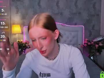 Hairy cam model Queenmcg, 22 yrs live now