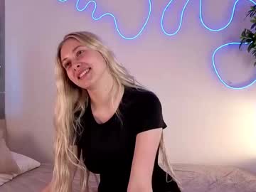 Riley_show, 18 years old, GOAL: Lick Finger? [77 tokens remaining] Welcome to our room! #bigboobs #blonde #cute #lovense #new, webcam photo