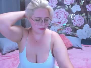 Roni_storm, 19 years old, GOAL: make me moan [6 tokens remaining] Hi, I'm Roni, nice to see you, let's set my room on fire #curvy #bbw #bigass #bigboobs #new, webcam photo