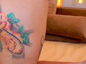 Squirting cam girl Rubyluxee age 31 yrs live now