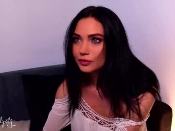 Squirting cam girl S3r3ndipity age 99 yrs live now