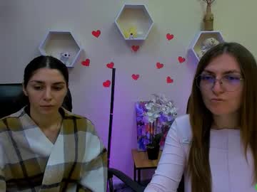 Sabrina_skye_, GOAL: make me happy [0 tokens remaining] Welcome to my room! #shy #cute #glasses #20 #new, webcam photo