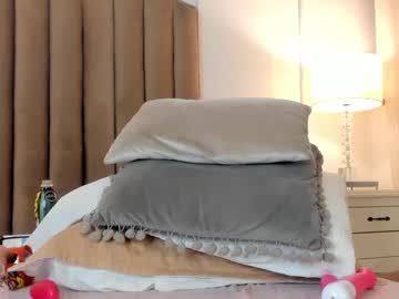 Catch me live as Sara__williams, age 19 yrs in premium male cam shows