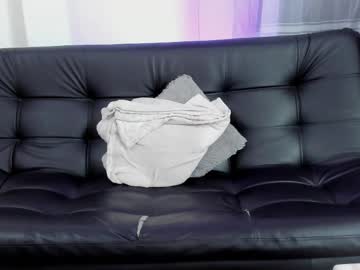 Squirting cam girl Saraahh_foxx age 23 yrs live now