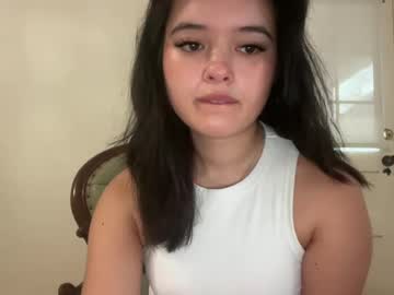 Sarah_heart_aus, 22 years old, Sweater Off [200 tokens left] #18 #asian #new #skinny #teen, webcam photo