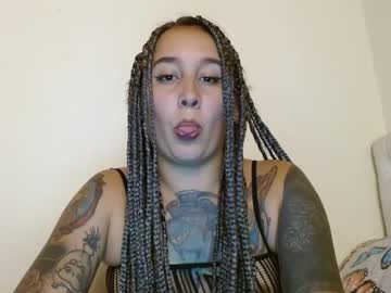 Squirting cam girl Sarry_demon666 age 27 yrs live now