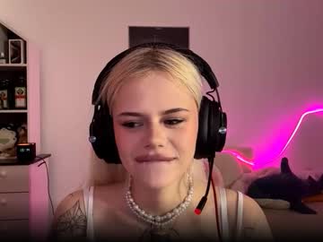 Savannahpinet, 18 years old, goal - stay in dogy for 30 sec // its my first day here im eva :) pls help me here #new #skinny #blonde #18 #shy [14 tokens remaining], webcam photo