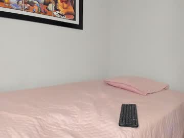 Scarllet_20, GOAL: Full naked [98 tokens remaining] Welcome to my room! #feet #blonde #petite #young #new, webcam photo