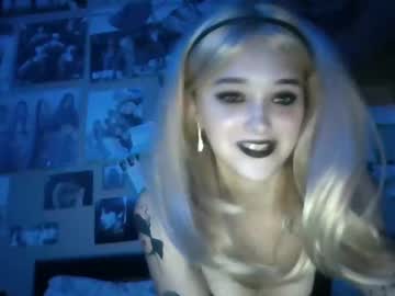 Live cam performer Scorpiogore streaming now