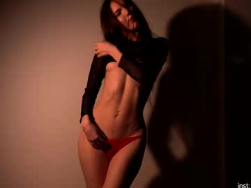 Live cam performer Shiningstarrr streaming now