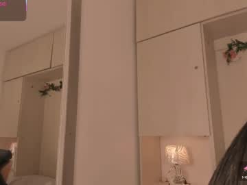Squirting cam girl Shirleyyjones age 19 yrs live now