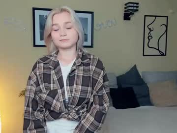 Silviagillingham, 18 years old, My goal: Show the tongue ? #teen #new #shy #skinny #18 [40 tokens remaining], webcam photo
