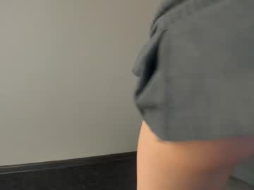 Skinyjoyce, 21 years old, GOAL: Raise the skirt [44 tokens remaining] Wednesday's vibe! #goth #young #skinny #shy #feet, webcam photo