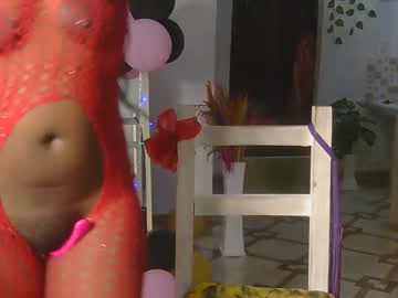 Squirting cam girl Skyy_brown age 32 yrs live now