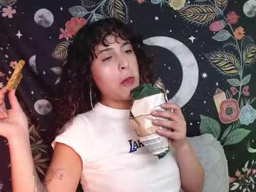 Sol_amarilla_, 25 years old, Play with me ? #young #smoke #curly #teen #latina, webcam photo