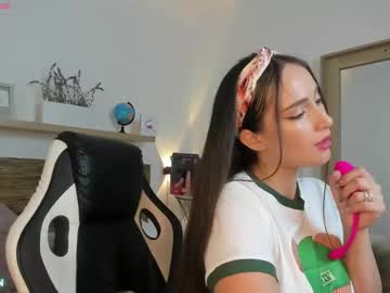Sophia_martinezz, 26 years old, GOAL: naked [200 tokens remaining] Welcome to my room! #bigboobs #curvy #young #deepThroat #bigass, webcam photo