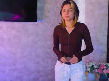 Stephanyroberts, 18 years old, GOAL: ?Turn around? [5 tokens remaining] Welcome to my room! #shy #new #18 #teen #skinny, webcam photo