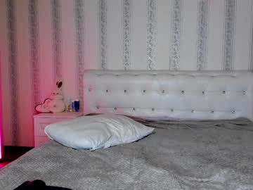Sunnyhuff, 26 years old, Heey? play with me! Fav lvl 100/ 333/ 555 | #bigass #18 #lovense #anal #squirt |, webcam photo