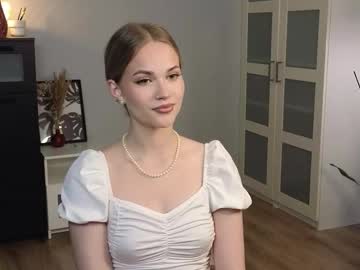Sureprise, 18 years old, 1st day! Goal: lick my lips! Hi im Kira #18 yo and im #new here. A little #shy #blonde and #young girl! [45 tokens remaining], webcam photo