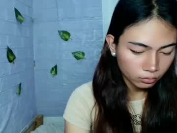 Squirting cam girl Sweeetfennyslut live now