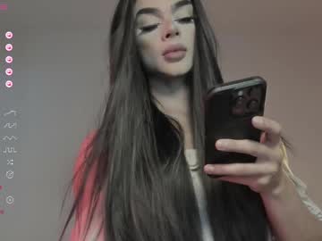 Live cam performer Sweetest_bella streaming now
