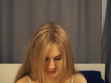 Tap2fap, 18 years old, Goal: show my new manicure   ? My name is Naomi,   I'm #new here, i have #bigboobs and im very #shy #18 #petite [11 tokens remaining], webcam photo