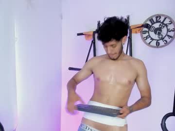 Muscle cam star Thelord_ofthenight, 21 yrs