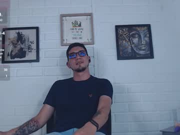 Live gay cam model Theo129629 yrs streaming now in HD