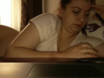 Squirting cam girl Therosesareblue age 23 yrs live now
