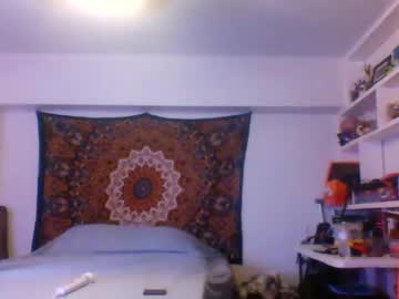 Squirting cam girl Thicchippiechick age 25 yrs live now