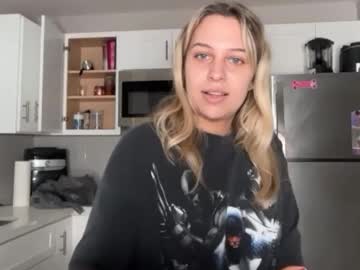 Tiffstreatsxoxo, 21 years old, Privates are open #sph #new #findom #cuckold #femdom, webcam photo