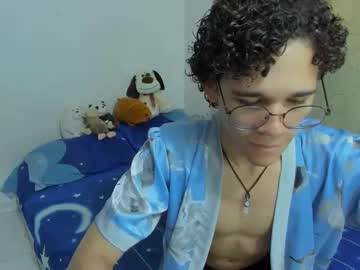 Tom_blue10, 24 years old, GOAL: complete my goal and let's make a milk delivery ??? [500 tokens remaining] Welcome to my room! #young #cum #bigcock #muscle #new, webcam photo